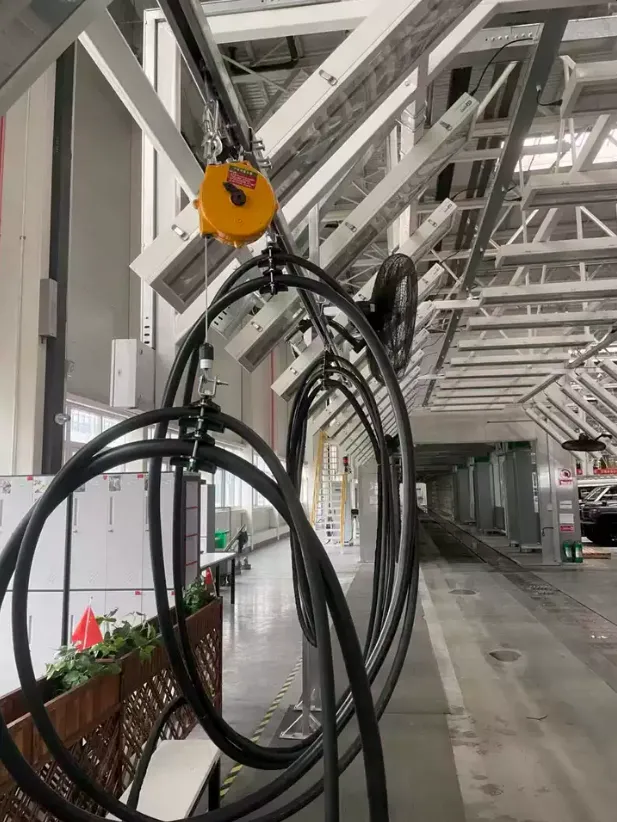 Custodia del bilanciatore a molla utilizzato nell'officina di assemblaggio